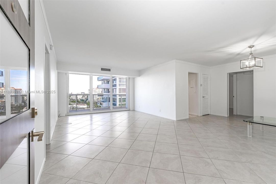 For Sale: $490,000 (2 beds, 2 baths, 1200 Square Feet)