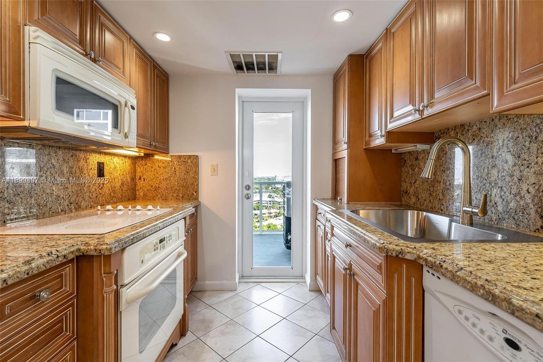 For Sale: $490,000 (2 beds, 2 baths, 1200 Square Feet)