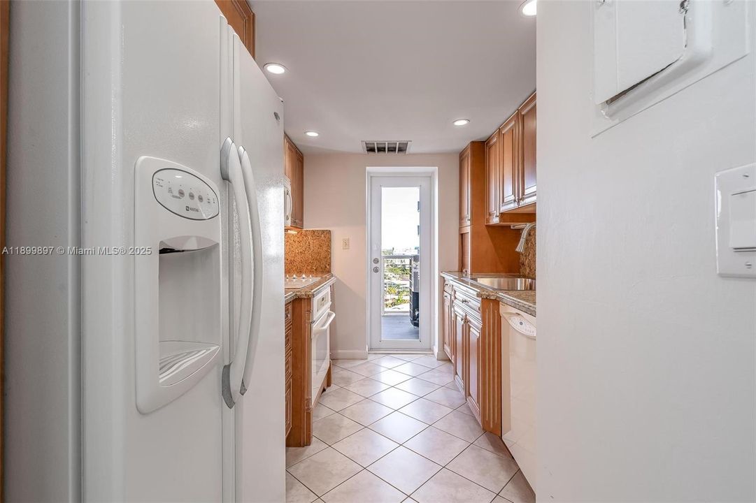 For Sale: $490,000 (2 beds, 2 baths, 1200 Square Feet)