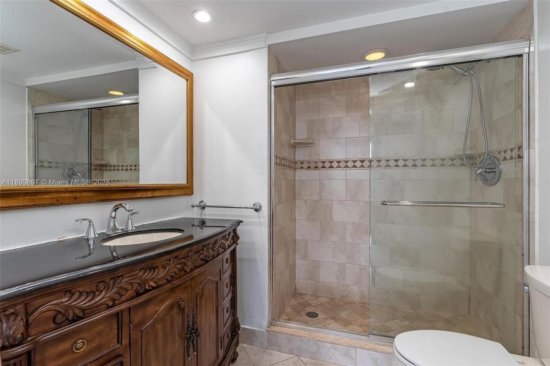 For Sale: $490,000 (2 beds, 2 baths, 1200 Square Feet)