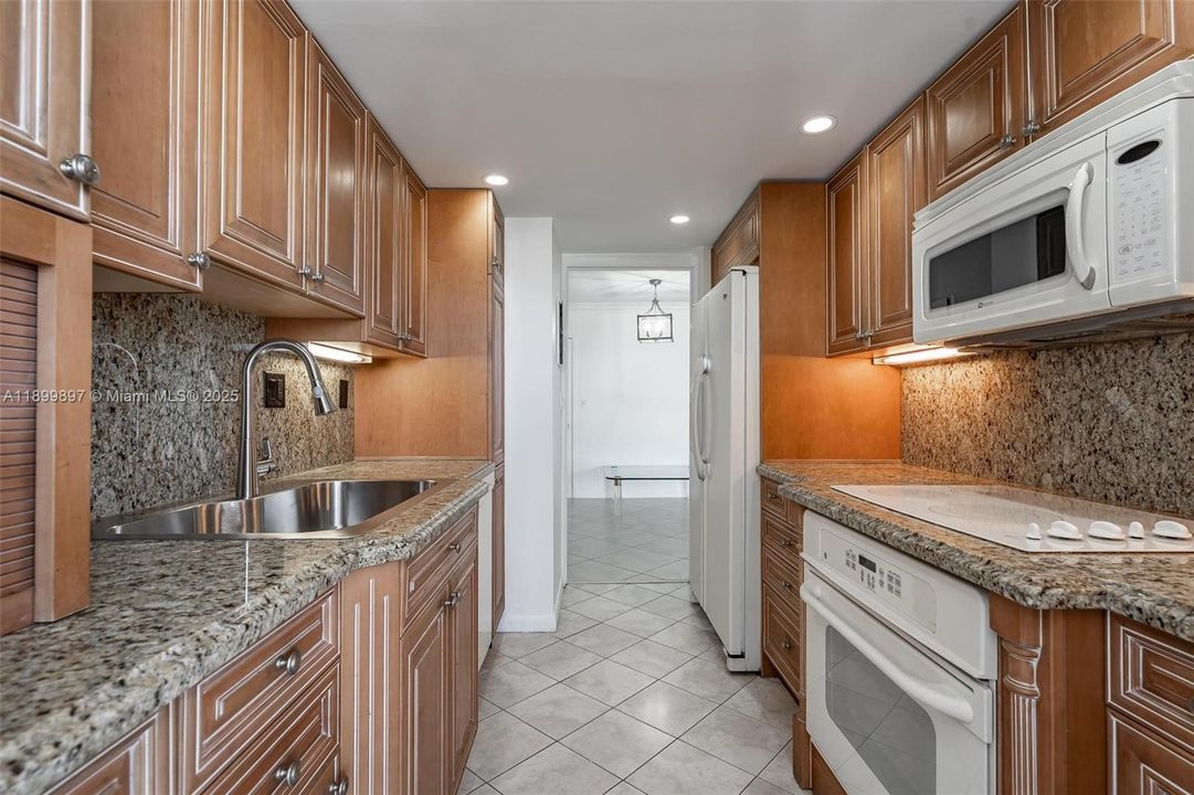 For Sale: $490,000 (2 beds, 2 baths, 1200 Square Feet)