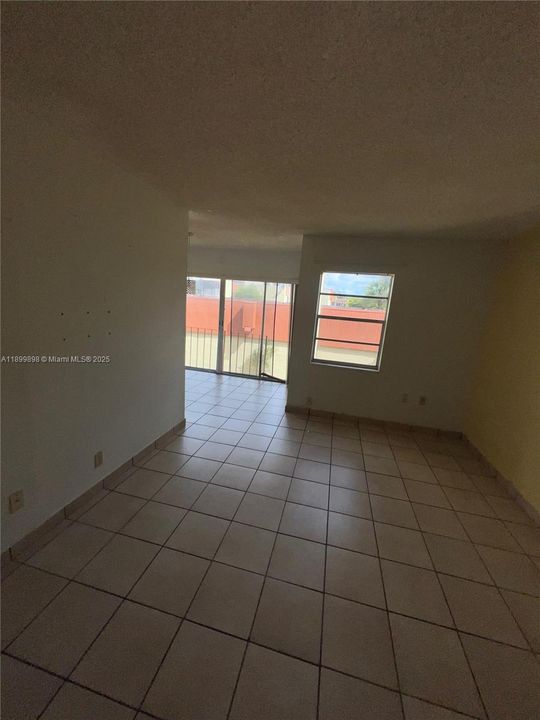 Active With Contract: $2,000 (2 beds, 1 baths, 777 Square Feet)