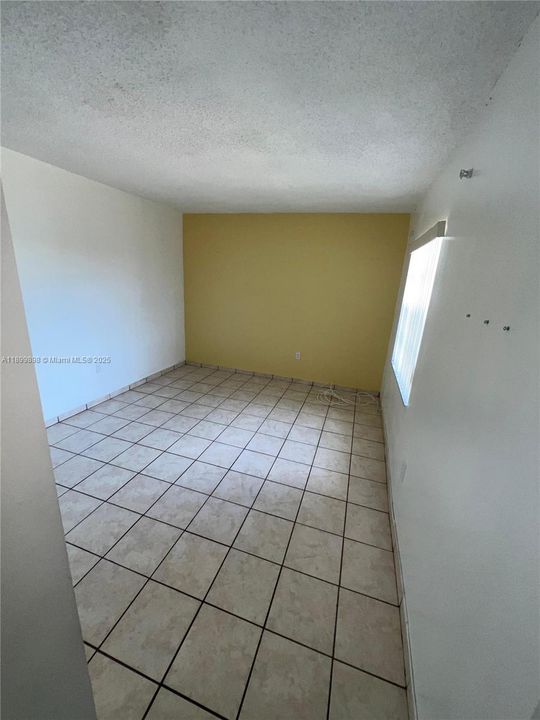 Active With Contract: $2,000 (2 beds, 1 baths, 777 Square Feet)