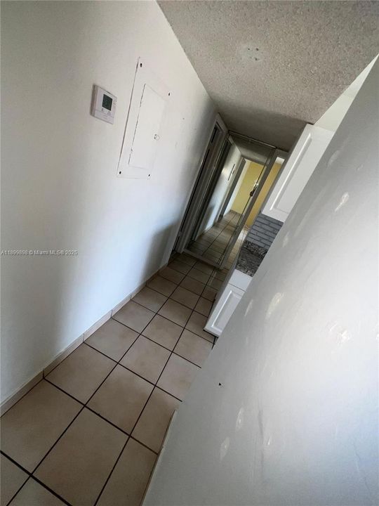 Active With Contract: $2,000 (2 beds, 1 baths, 777 Square Feet)