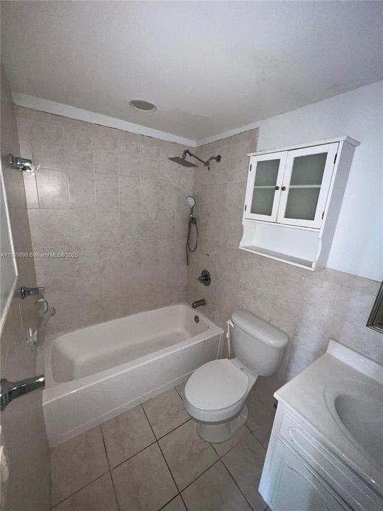 Active With Contract: $2,000 (2 beds, 1 baths, 777 Square Feet)