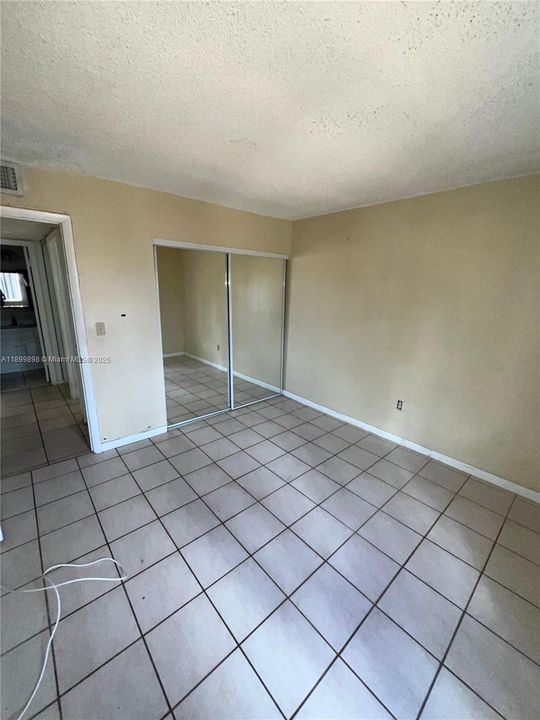 Active With Contract: $2,000 (2 beds, 1 baths, 777 Square Feet)