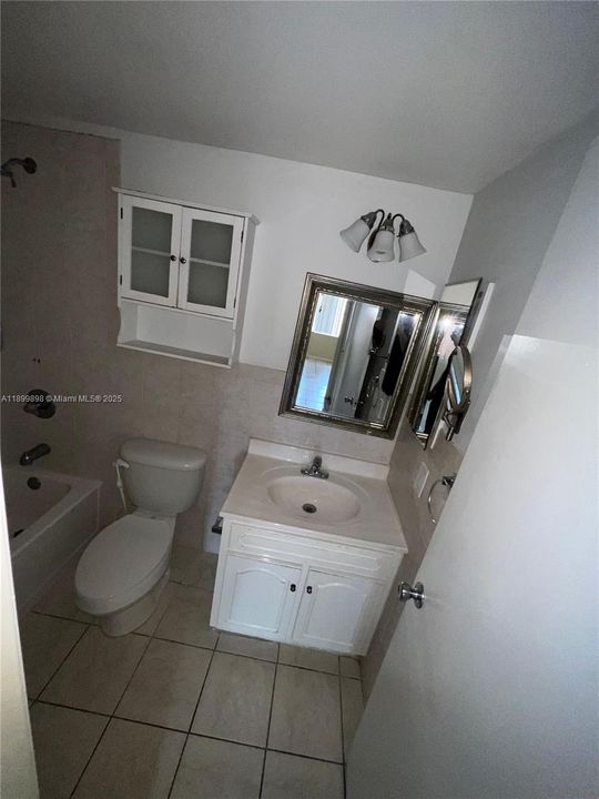 Active With Contract: $2,000 (2 beds, 1 baths, 777 Square Feet)