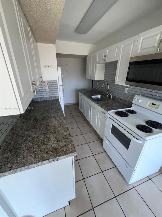 Active With Contract: $2,000 (2 beds, 1 baths, 777 Square Feet)