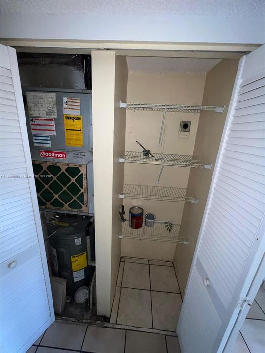 Active With Contract: $2,000 (2 beds, 1 baths, 777 Square Feet)