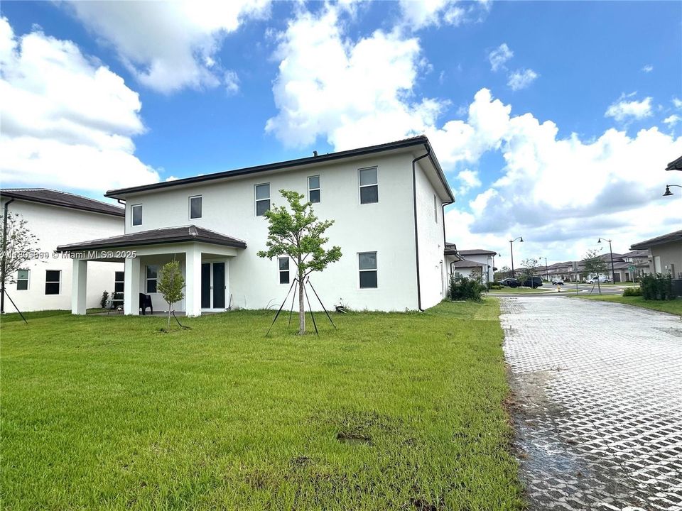 В аренду: $6,900 (5 спален, 4 ванн, 4054 Квадратных фут)