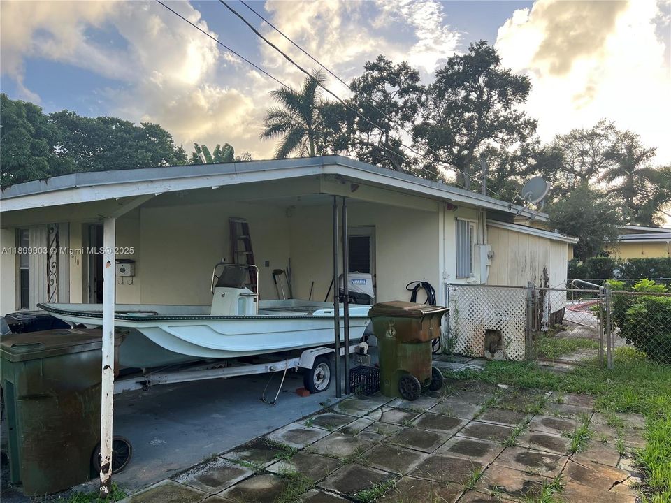 Recently Sold: $448,000 (2 beds, 2 baths, 1121 Square Feet)