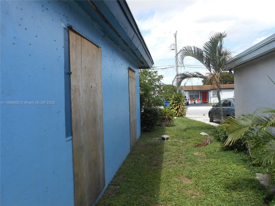 Active With Contract: $200,000 (3 beds, 1 baths, 0 Square Feet)