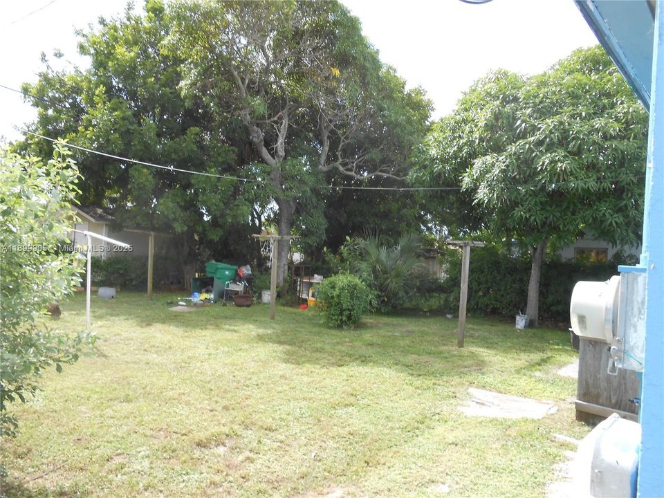 Active With Contract: $200,000 (3 beds, 1 baths, 0 Square Feet)