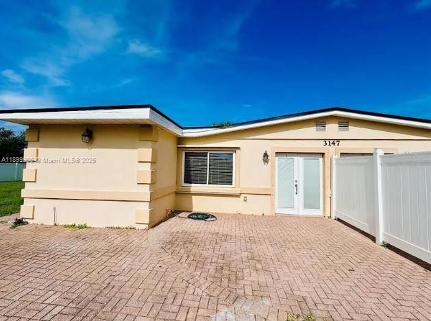 В аренду: $1,650 (2 спален, 2 ванн, 0 Квадратных фут)