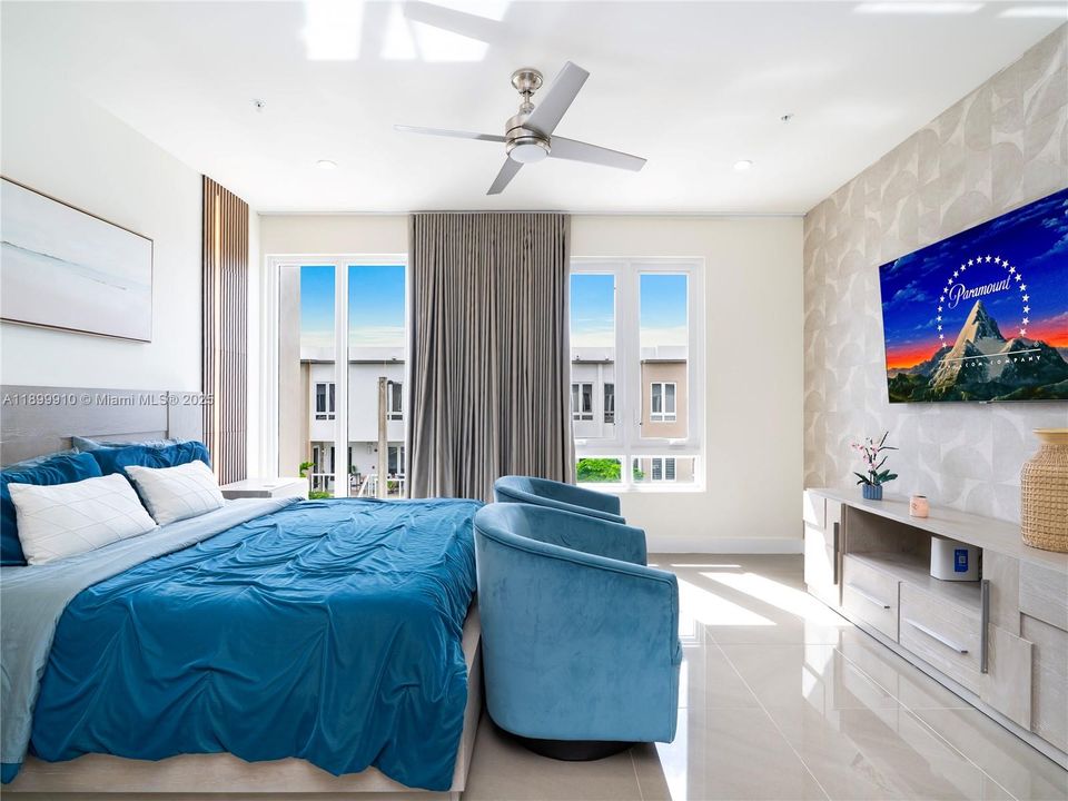 For Sale: $640,000 (3 beds, 2 baths, 1923 Square Feet)