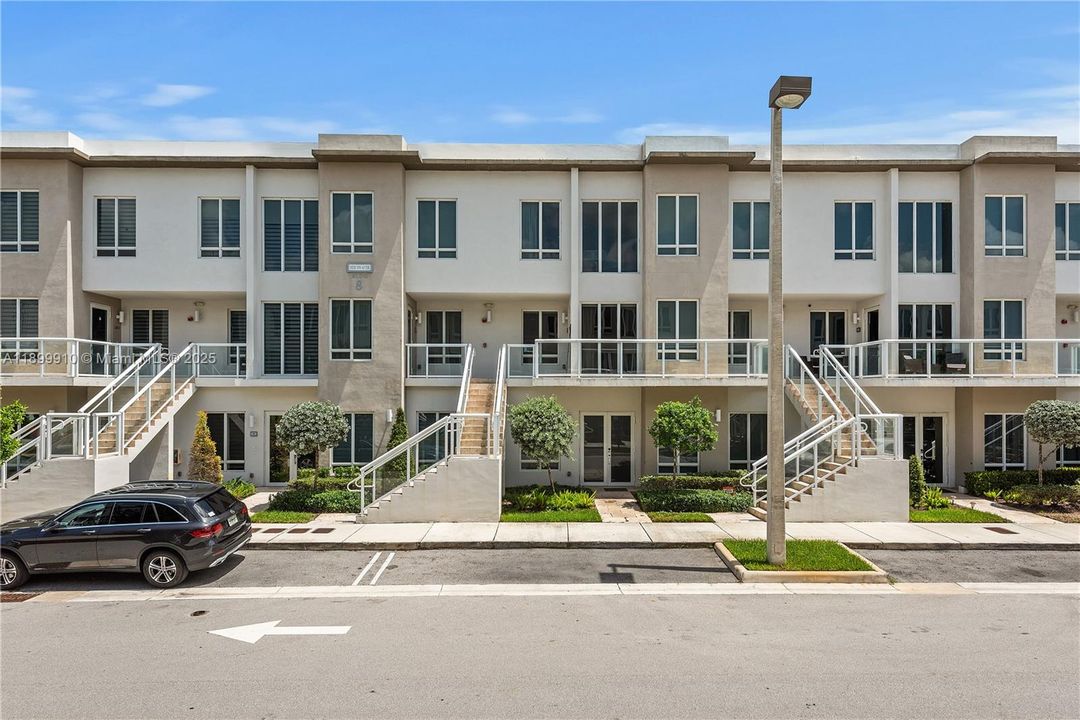 For Sale: $640,000 (3 beds, 2 baths, 1923 Square Feet)