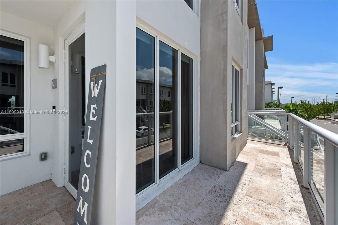 For Sale: $640,000 (3 beds, 2 baths, 1923 Square Feet)