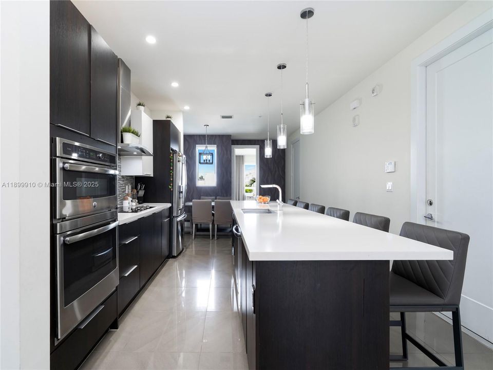 For Sale: $640,000 (3 beds, 2 baths, 1923 Square Feet)