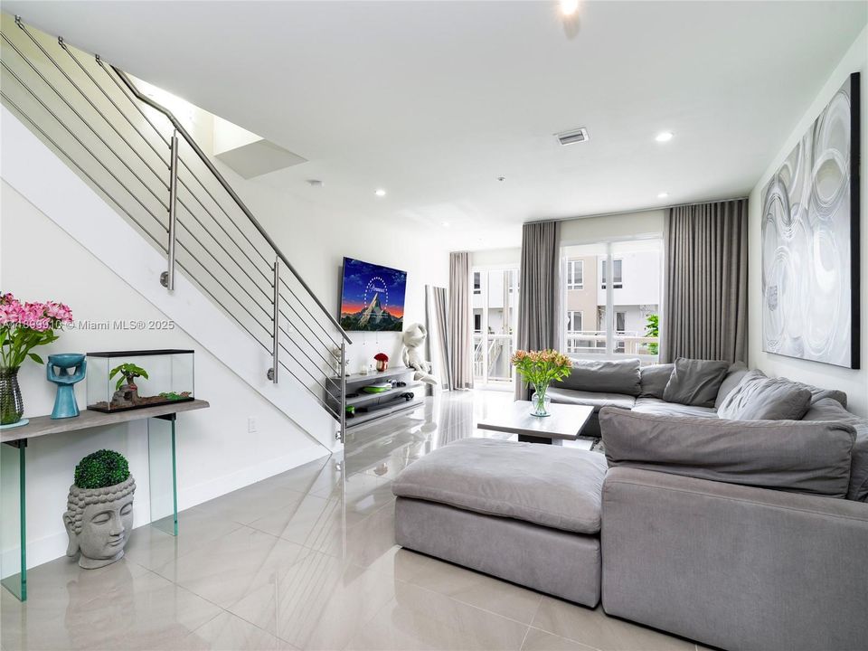 For Sale: $640,000 (3 beds, 2 baths, 1923 Square Feet)