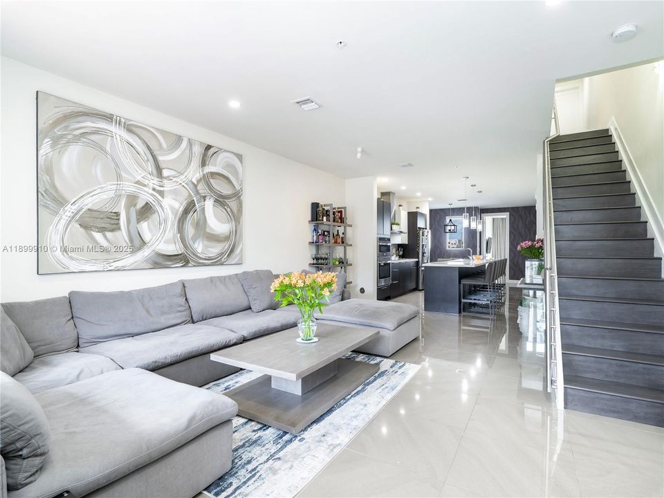 For Sale: $640,000 (3 beds, 2 baths, 1923 Square Feet)