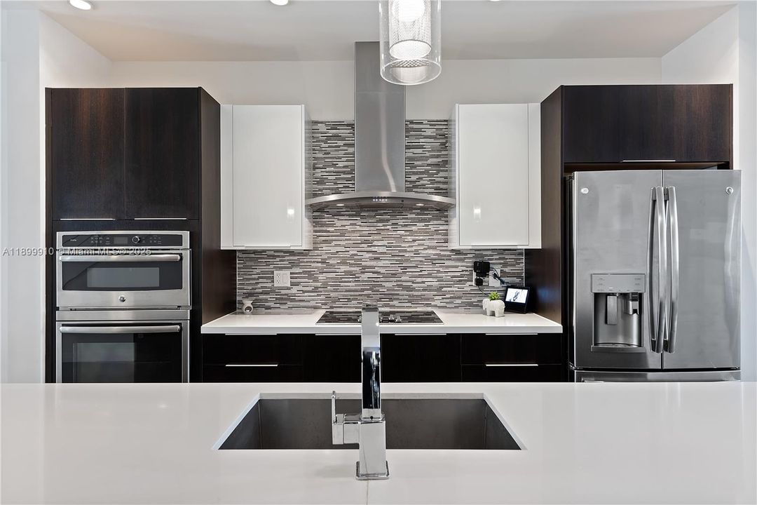 For Sale: $640,000 (3 beds, 2 baths, 1923 Square Feet)