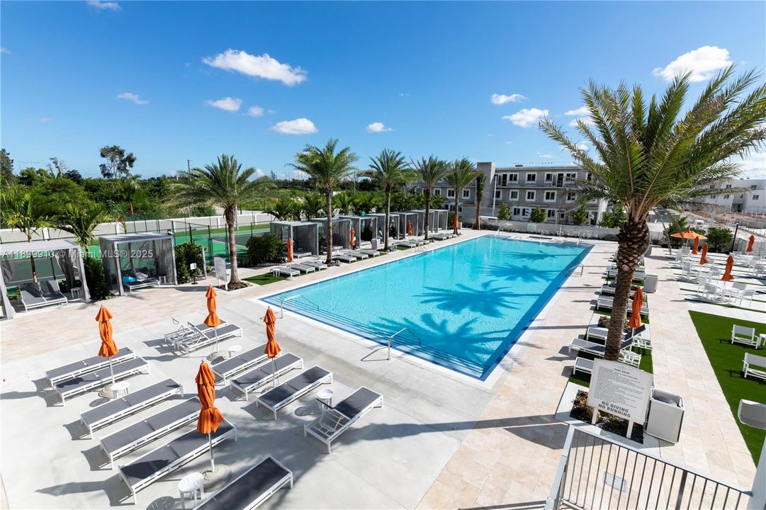 For Sale: $640,000 (3 beds, 2 baths, 1923 Square Feet)