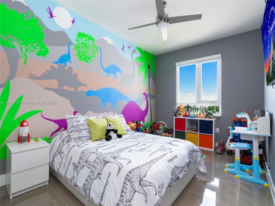 For Sale: $640,000 (3 beds, 2 baths, 1923 Square Feet)