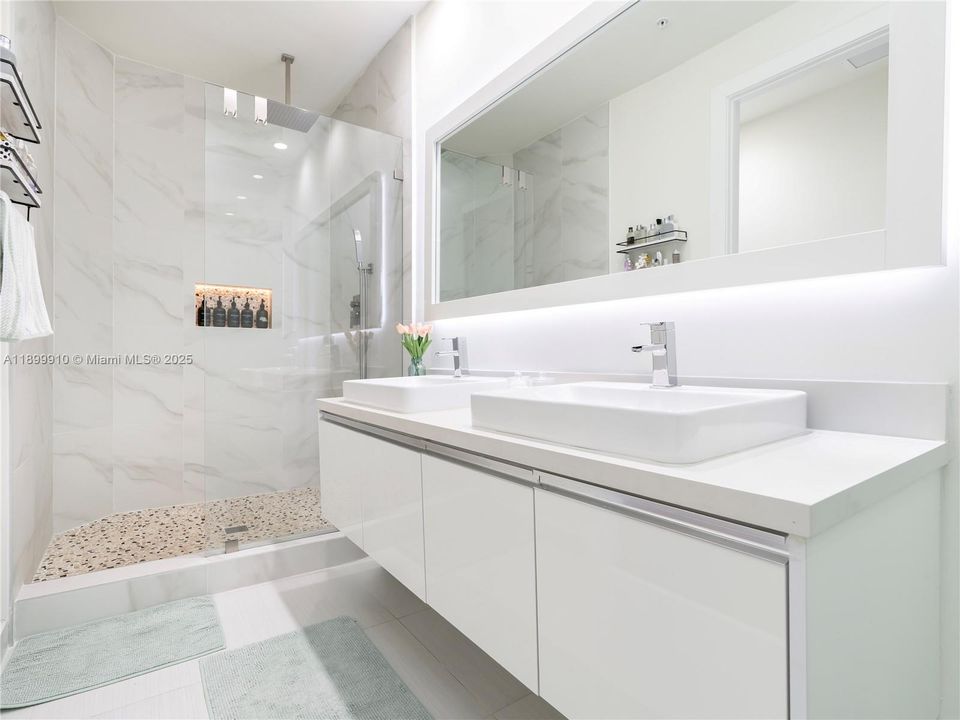 For Sale: $640,000 (3 beds, 2 baths, 1923 Square Feet)