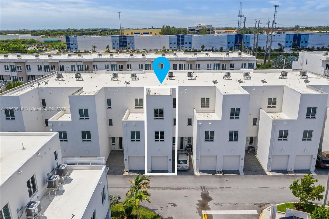 For Sale: $640,000 (3 beds, 2 baths, 1923 Square Feet)