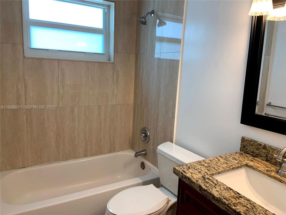 出租: $3,895 (4 贝兹, 2 浴室, 1976 平方英尺)