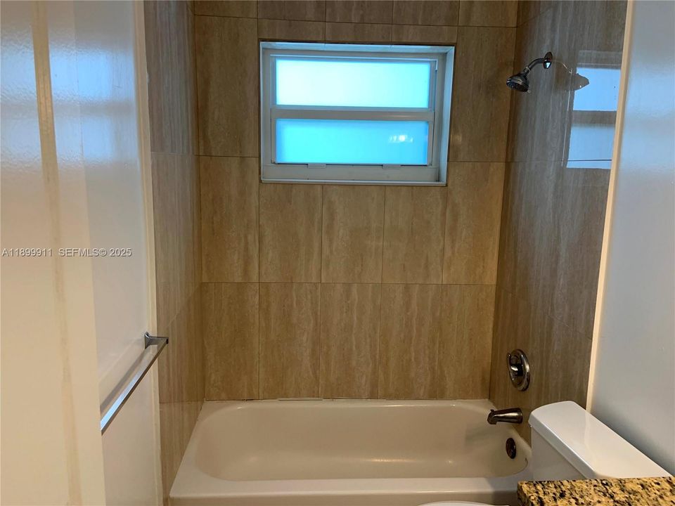 出租: $3,895 (4 贝兹, 2 浴室, 1976 平方英尺)