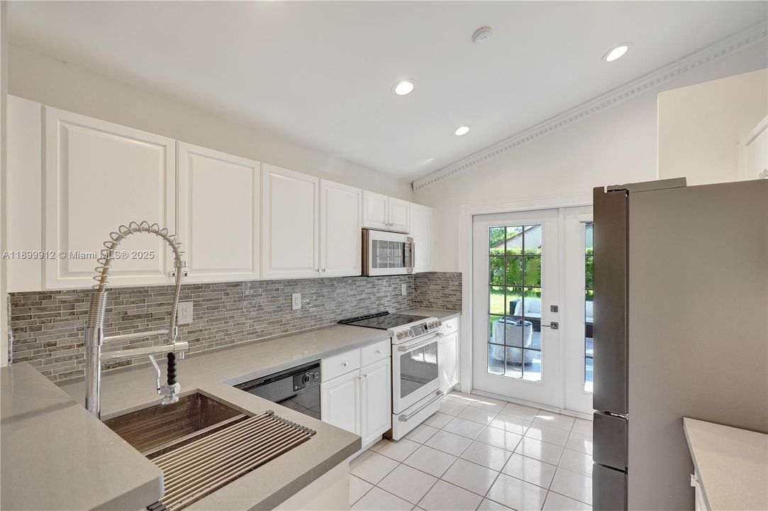 最近租的: $4,200 (3 贝兹, 2 浴室, 1505 平方英尺)