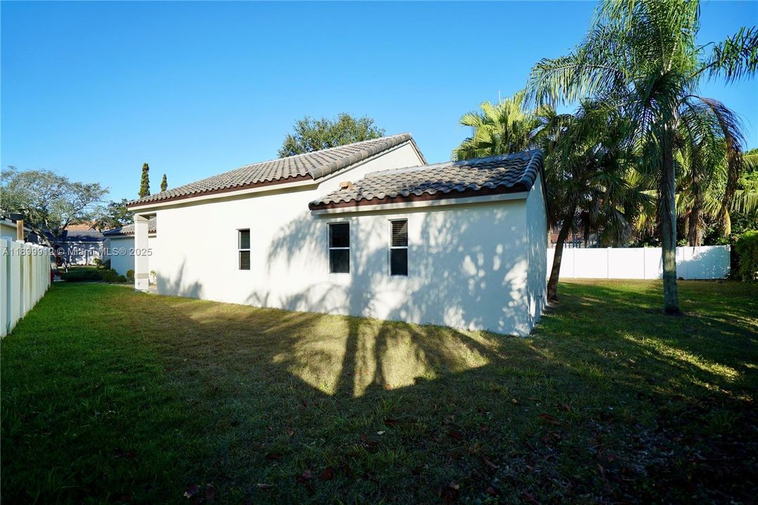 最近租的: $4,200 (3 贝兹, 2 浴室, 1505 平方英尺)