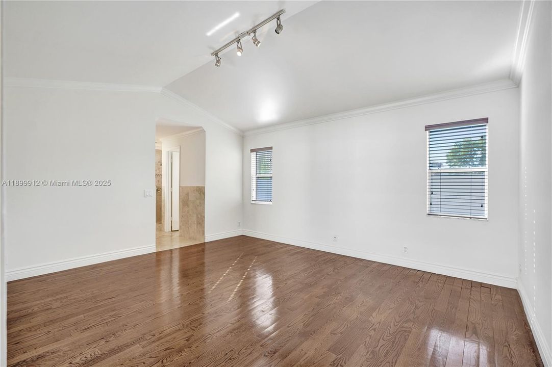 最近租的: $4,200 (3 贝兹, 2 浴室, 1505 平方英尺)