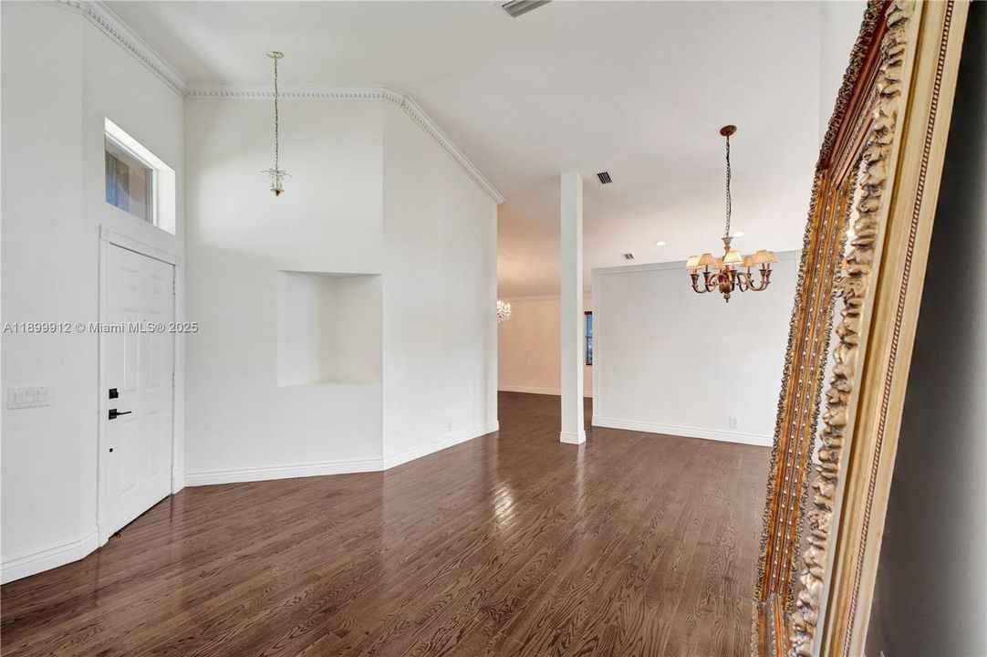 最近租的: $4,200 (3 贝兹, 2 浴室, 1505 平方英尺)