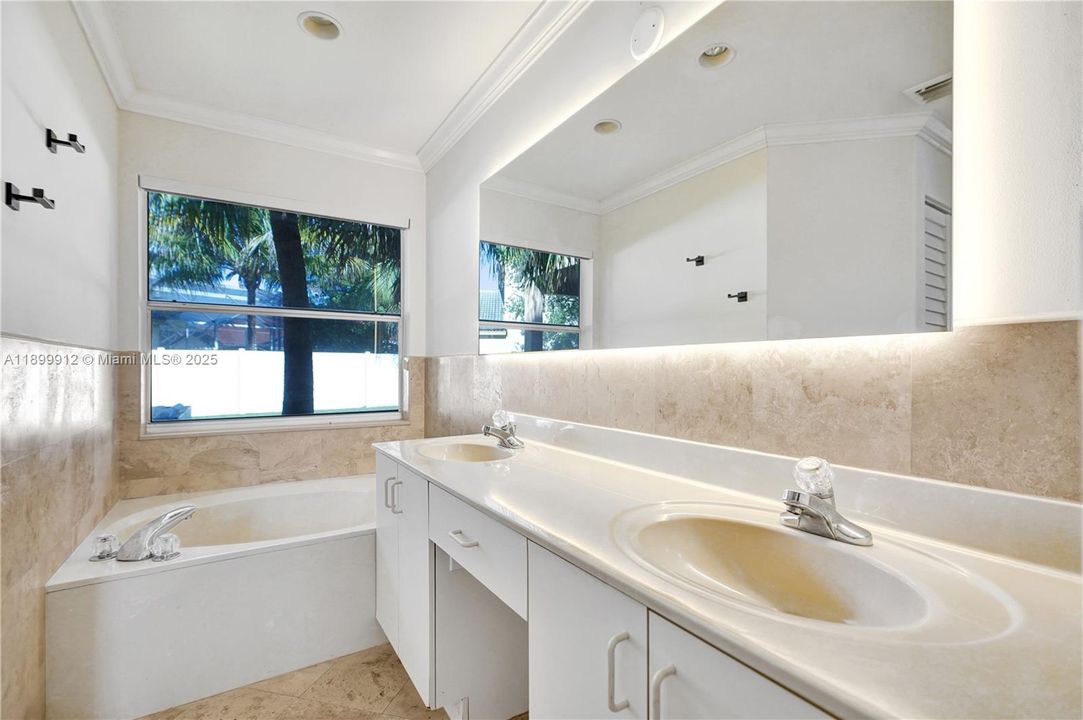 最近租的: $4,200 (3 贝兹, 2 浴室, 1505 平方英尺)