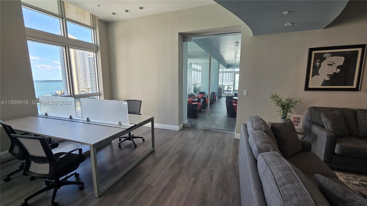 For Rent: $2,970 (1 beds, 1 baths, 624 Square Feet)