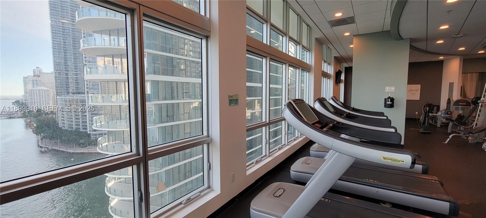 For Rent: $2,970 (1 beds, 1 baths, 624 Square Feet)