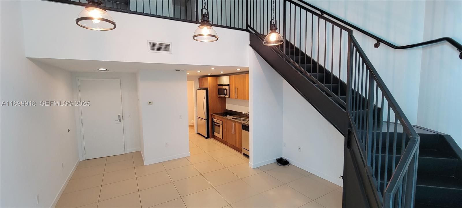 For Rent: $2,970 (1 beds, 1 baths, 624 Square Feet)