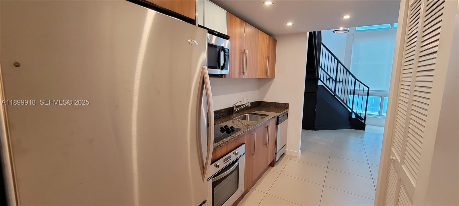 For Rent: $2,970 (1 beds, 1 baths, 624 Square Feet)