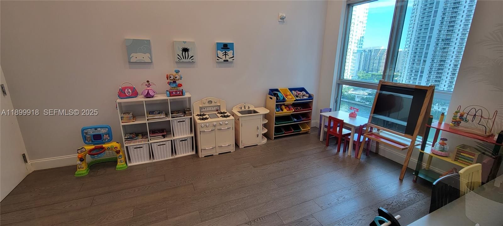 For Rent: $2,970 (1 beds, 1 baths, 624 Square Feet)