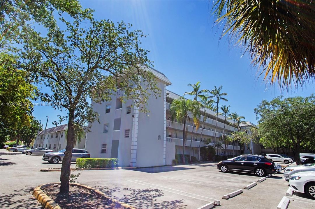 For Rent: $1,700 (1 beds, 1 baths, 664 Square Feet)