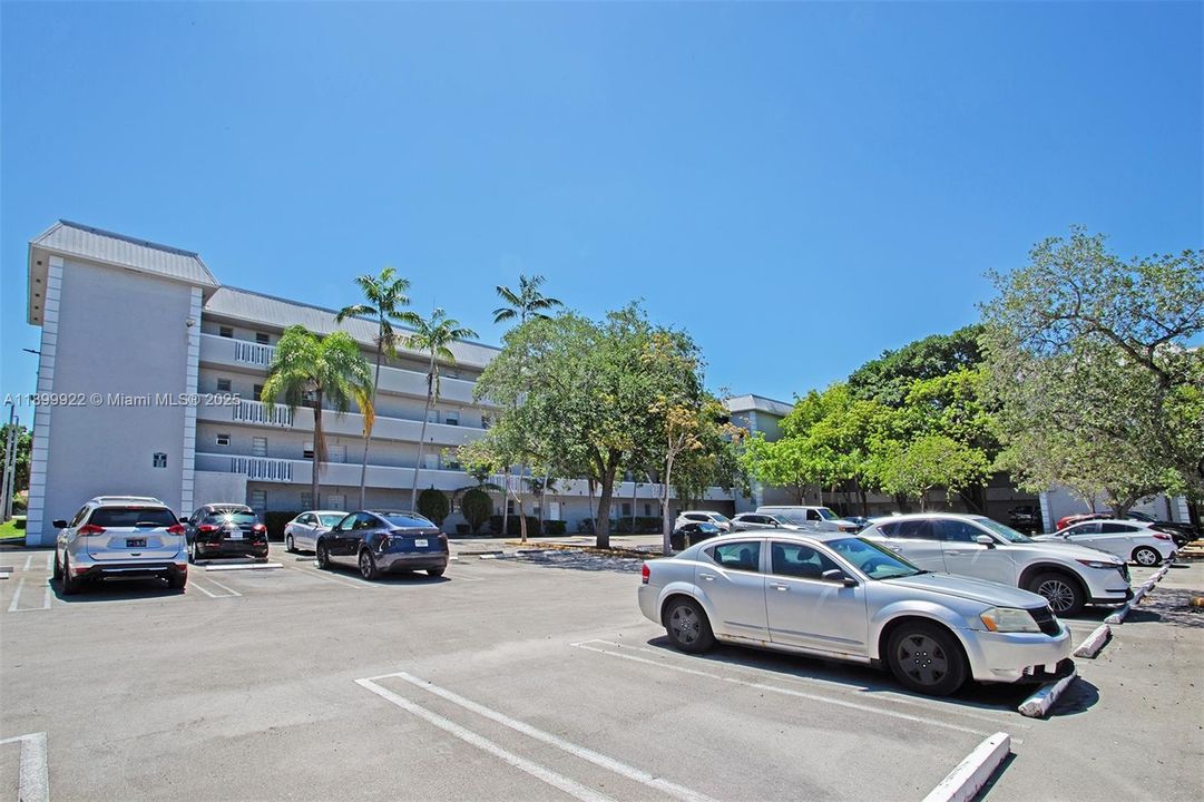 For Rent: $1,700 (1 beds, 1 baths, 664 Square Feet)