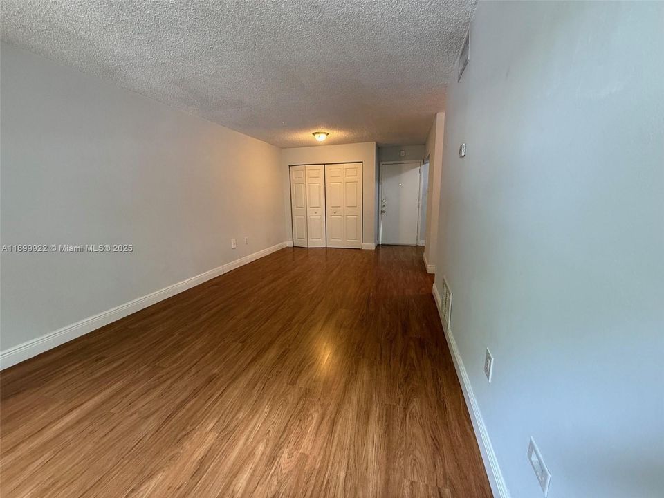 For Rent: $1,700 (1 beds, 1 baths, 664 Square Feet)