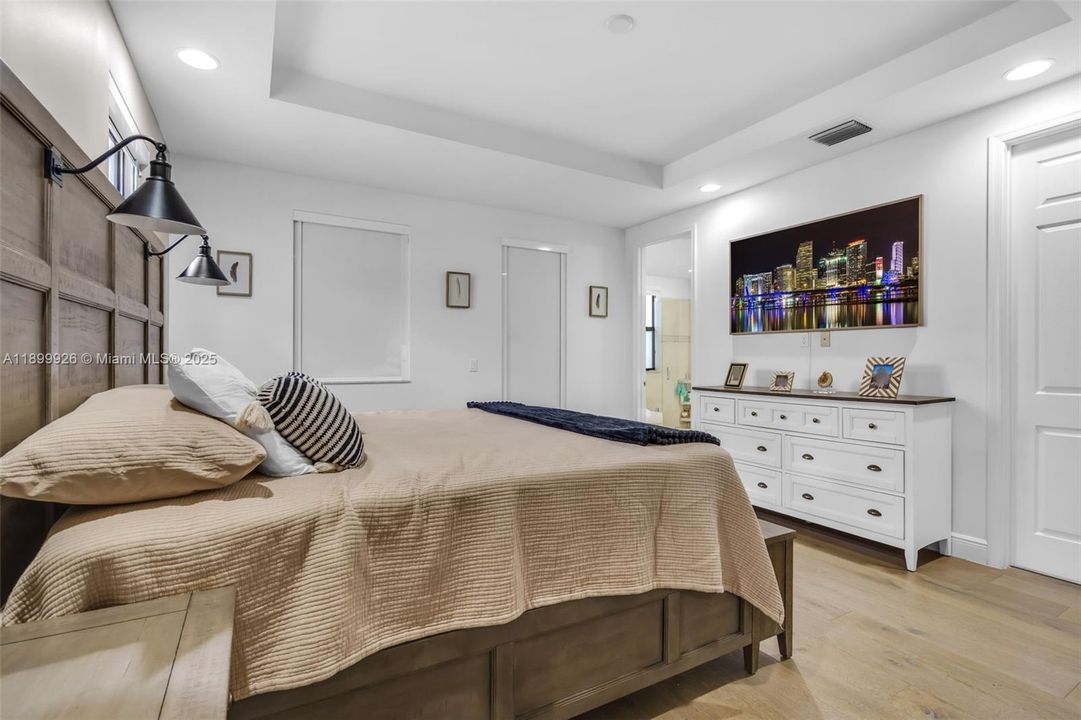 En Venta: $994,900 (5 camas, 4 baños, 2696 Pies cuadrados)