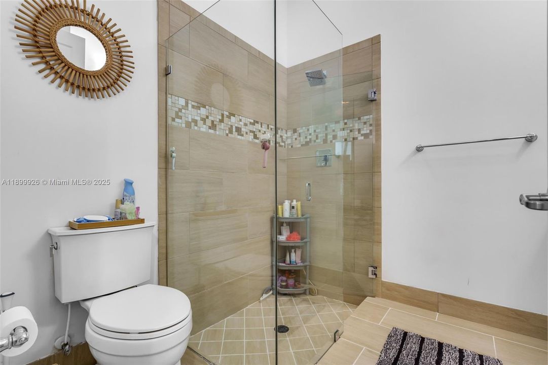 En Venta: $994,900 (5 camas, 4 baños, 2696 Pies cuadrados)