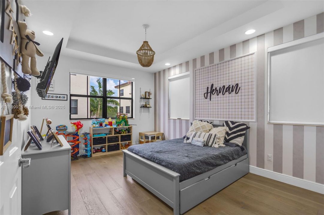 En Venta: $994,900 (5 camas, 4 baños, 2696 Pies cuadrados)