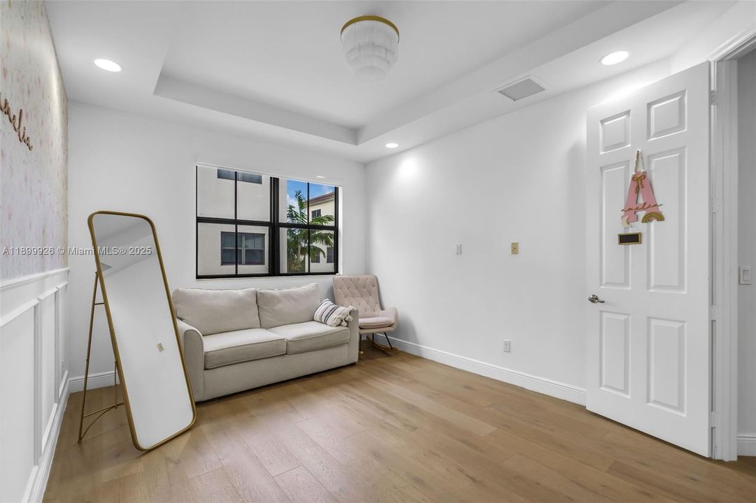 En Venta: $994,900 (5 camas, 4 baños, 2696 Pies cuadrados)