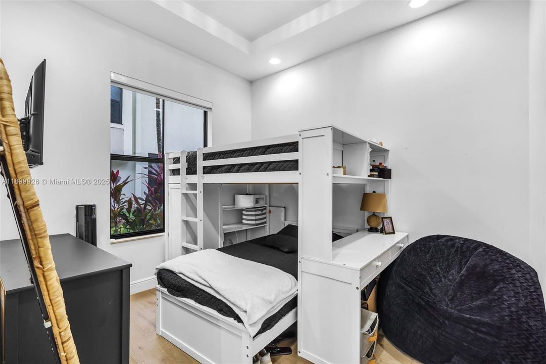 En Venta: $994,900 (5 camas, 4 baños, 2696 Pies cuadrados)