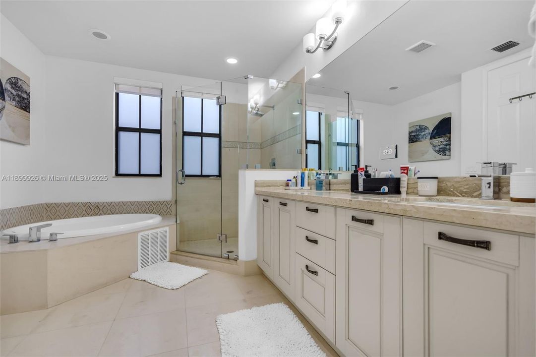 En Venta: $994,900 (5 camas, 4 baños, 2696 Pies cuadrados)